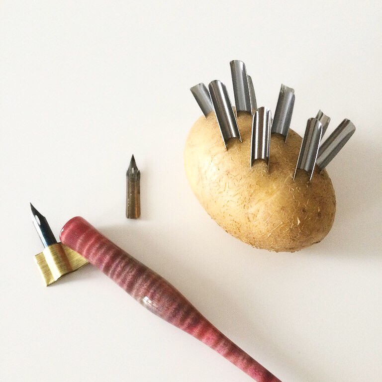Kalligrafie beginnen Spitzfedern in der Vorbereitung: Kartoffel